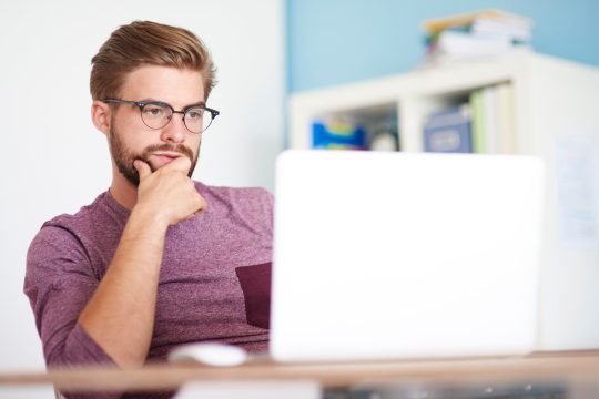 Dlaczego lokalna firma w Piotrkowie Trybunalskim potrzebuje nowoczesnej strony internetowej w 2026 roku?