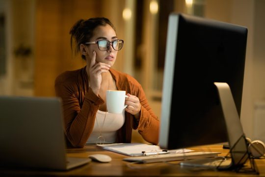 Strona internetowa, która pracuje na klientów przez całą dobę – dlaczego warto zainwestować w profesjonalny projekt?