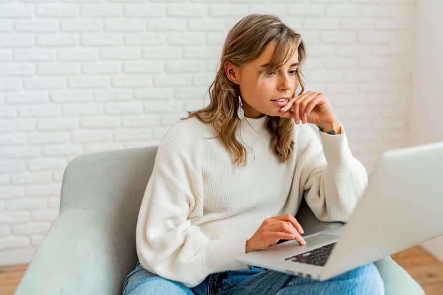 Strona internetowa, która pracuje 24/7 – dlaczego warto zainwestować w nowoczesną witrynę w Piotrkowie?